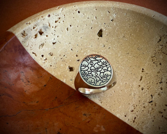 Flosculous signet ring
